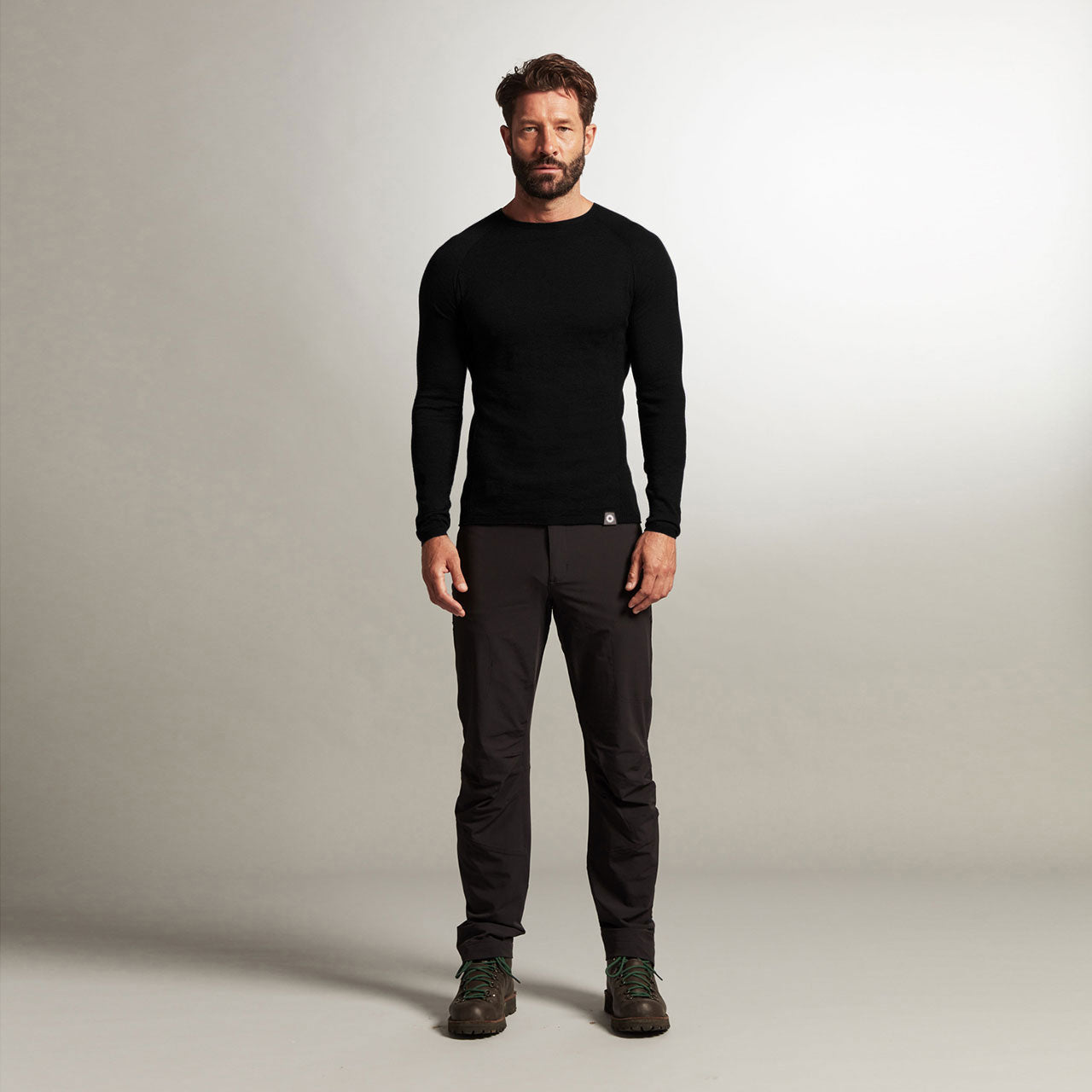 files/SHACKLETON-NELSON-MERINO-BASE-LAYER-BLACK-FRONT-1280X1280.jpg